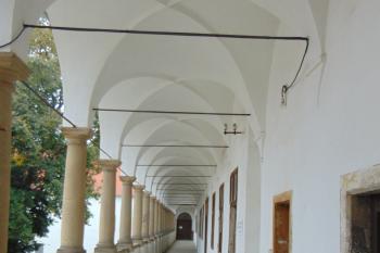 Arkády 1. patra (© Dušan Dohňanský 10/2020)