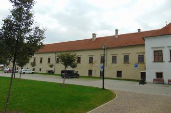 Záp. strana záp. křídla (© Dušan Dohňanský 10/2020)