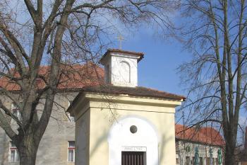 Kaplička v Blevicích ( © Pavel Vítek 03/2018)