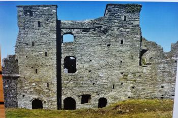 Donjon před rekonstrukcí. (© hrad Swords, 03/2017)