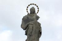 sloup se sochou Panny Marie (Immaculata)