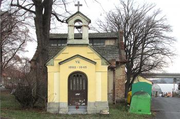 Kaplička v Kvíci, místní části města Slaný ( © Pavel Vítek 12/2018)