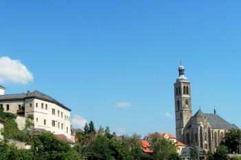 Hrádek a kostel sv. Jakuba, pohled od jihozápadu ( © Petr Turyna 08/2005)