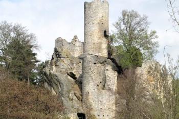 celkový pohled na hrad ( © Jan P. Štěpánek 04/2013)