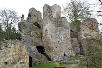 celkový pohled na hrad z dolního nádvoří (© Jan P. Štěpánek 04/2013)
