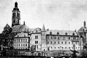 pohled od východu - anonymní foto, kolem r. 1900 ( © R. Švácha: Kutnohorská architektura obodbí historismu a moderny (1851 - 1918), Umění XXXIX/5, Academia, Praha 1991)
