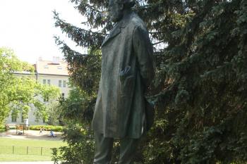 Socha Jana Nerudy pod Petřínem ( © Jiří Špaček 05/2017)
