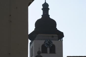 Věž kostela Narození Panny Marie (© Robert Šebl, 10/2006)