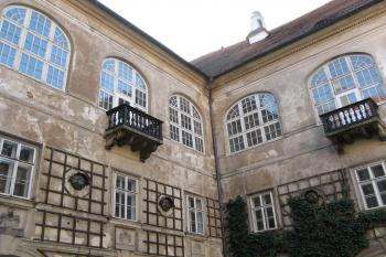Nádvoří zámku (© Robert Šebl, 10/2006)