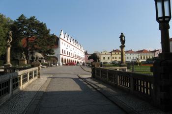 Náměstí od zámku (© Robert Šebl, 10/2006)