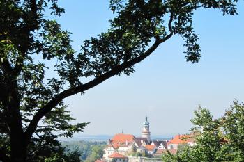 zámek z Juránkovy vyhlídky na hradě Výrov (© Rodochrozit, 09/2010)
