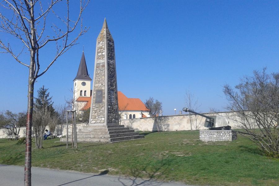 obelisk osvoboditelům