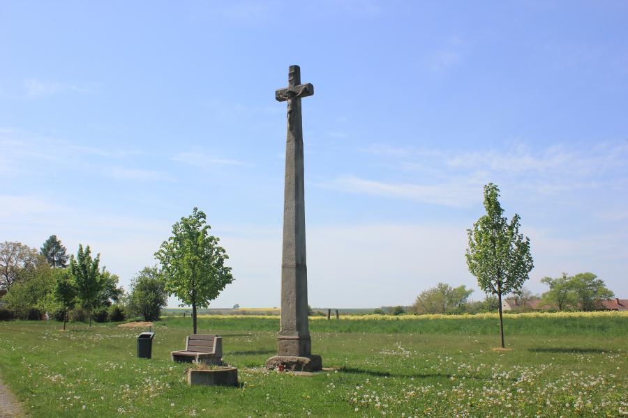 kamenný kříž