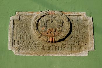 deska připomínající opravu mlýna v roce 1711 ( © Milan Caha 03/2019)