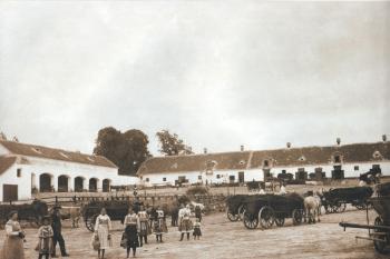dvůr v r. 1914. ( © zdroj: https://www.penkuvstatek.cz)