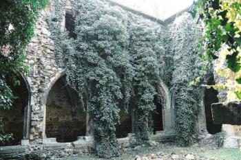 Nádvoří (© Lenka Nemelová 05/2006)