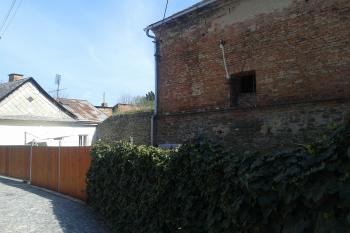 Hradby ze Švédské ulice ( © Ivo Rozehnal 04/2019)