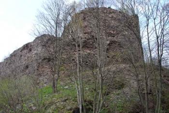Obrovská okrouhlá věž (© Iva Spurná 04/2005)