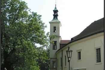 Severní vstup tvrze ( © Petr Turyna 08/2005)