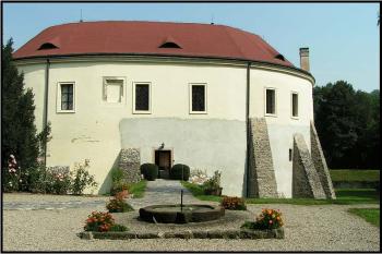 Západní průčelí ( © Petr Turyna 08/2005)