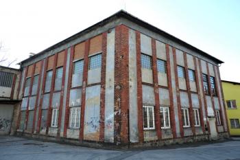 bývalá stará úpravna a bělidlo na místě někdejší vrchnostenské papírny, pohled od severu ( © Jan P. Štěpánek)