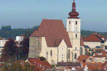 Celkový pohled na kostel od jihozápadu (© Jiří Cukr, 10/2008)