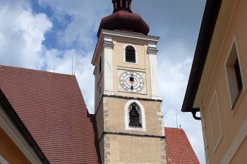 Věž kostela od jihu (© Jiří Cukr, 07/2010)