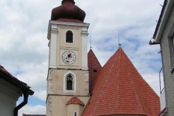 Pohled z tzv. Kozího plácku, kde kdysi stával hrad ( © Petr Turyna 06/2004)
