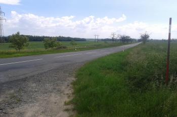 Tzv. Hitlerova dálnice, vedoucí z Ohrozimského kopce k Prostějovu (© Ivo Rozehnal 06/2019)