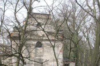 Západní průčelí zámeckého kostela ( © Ivan Grisa 03/2011)