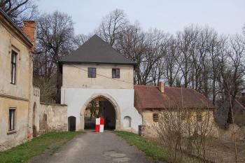 1. brána (© Rodochrozit, 04/2013)