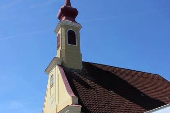 kostel a fara (© Luděk Vláčil 06/2019)