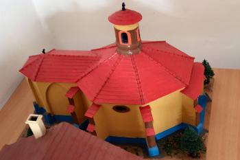 model kostela/kaple v expozici holíčského muzea (© Pavel Zany Komárek  11.8. 2022)