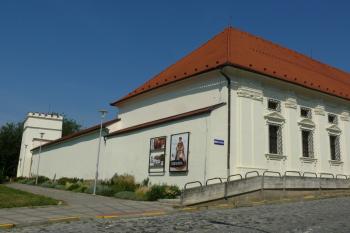 Celkový pohled od jihovýchodu (© Jiří Cukr, 08/2015)