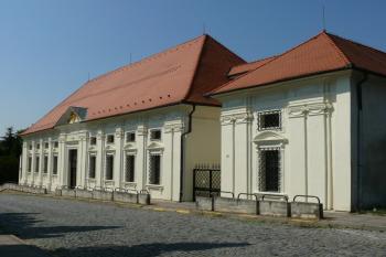 Východní průčelí zámku (© Jiří Cukr, 08/2015)