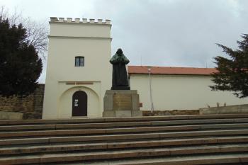 Zámecká /hradská/ bránská věž na jihu (© Dušan Dohňanský 02/2021)