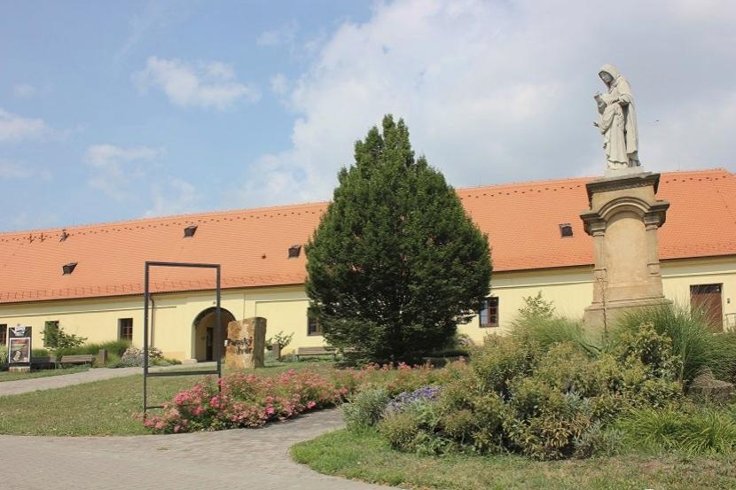 Panský dvůr