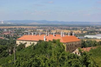 zámek (kaštieľ) Hlohovec z vyhlídky (© Luděk Vláčil 07/2019)