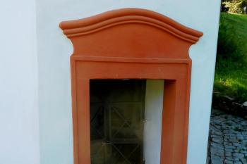 detail vstupu ( © Milan Caha 07/2019)