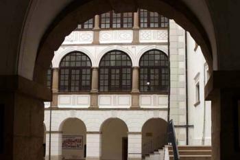 Průhled do nádvoří (© Jiří Cukr, 08/2015)