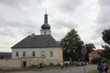 Fara s kostelem sv. Martina (© Luděk Vláčil 07/2019)
