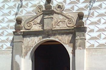 Vstupní portál (© Josef Ambros, 06/2012)