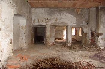 Místnosti v přízemí ( © Roman Řezáč 05/2005)