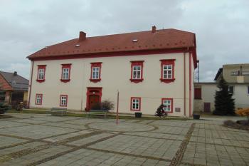 Čelní východní průčelí od sv. (© Dušan Dohňanský 02/2021)