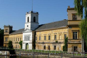 Východní průčelí zámku (© Jiří Cukr, 08/2015)