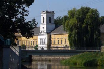 Zámek od severovýchodu s řekou Moravou (© Jiří Cukr, 08/2015)