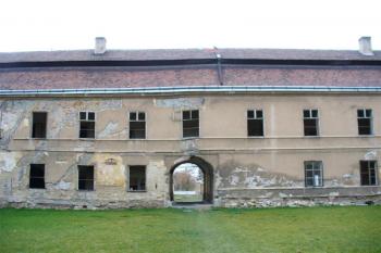 na nádvoří zámku (© zdeněk komínek, 11/2006)