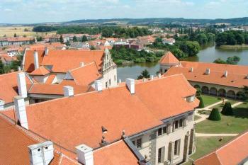 zámek z věže kostela (© Stanislav Brebera 06/2003)