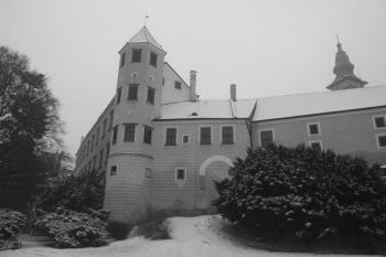 Severozápadní nároží zámku ( © Ivan Grisa 12/2009)