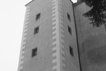 Věž v severovýchodním nároží původního hradu ( © Ivan Grisa 12/2009)